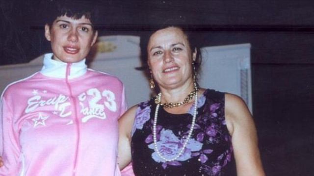 Përlot Vajza E Aktores Shqiptare: Qaj Fshehurazi, Ja Ç’më Tha Mami Para Se Të Ikte смотреть онлайн