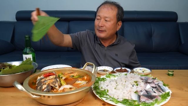 [회&소주] 가을 전어와 붕장어회, 참가자미회에 매운탕까지~ 소주 한 잔!! 요리&먹방!! (Gizzard shad, Conger&Soju) - Mukbang eating sho смотреть онлайн