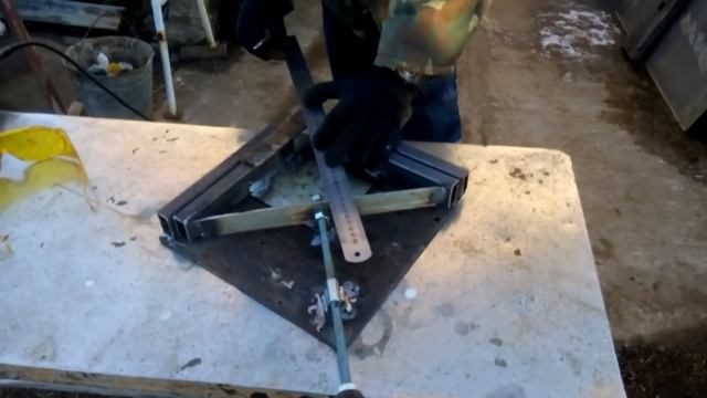 Зарезка уголков без разметки / Самодельная угловая струбцина смотреть онлайн