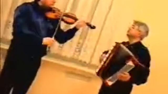 Играет дуэт Odessa