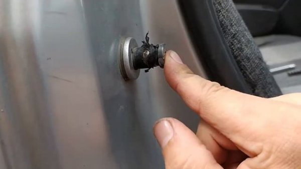 Регулировка задних дверей Рено и Дачия Логан