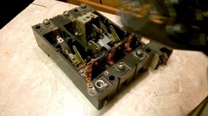 Советский автоматический выключатель. Обзор и ремонт.