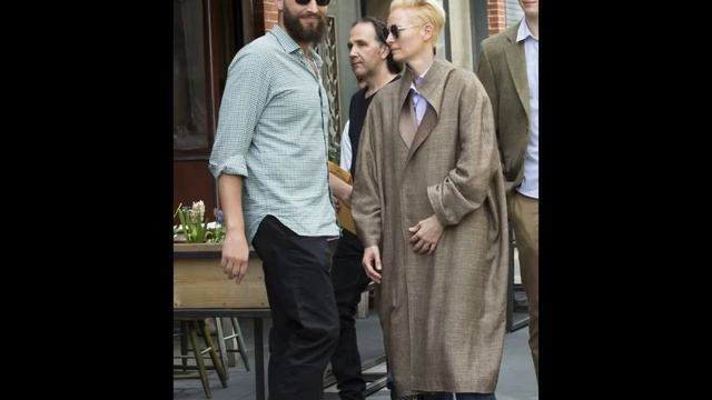 Tilda Swinton Looks Lovingly at Partner Sandro смотреть онлайн