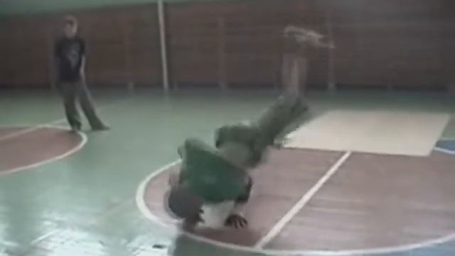 школьное видео - брейкданс (bboyzmey2005) смотреть онлайн