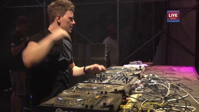 Fedde Le Grand & Ian Carey - Keep On Rising (Live @ Darwin Colors Festival 2017) смотреть онлайн