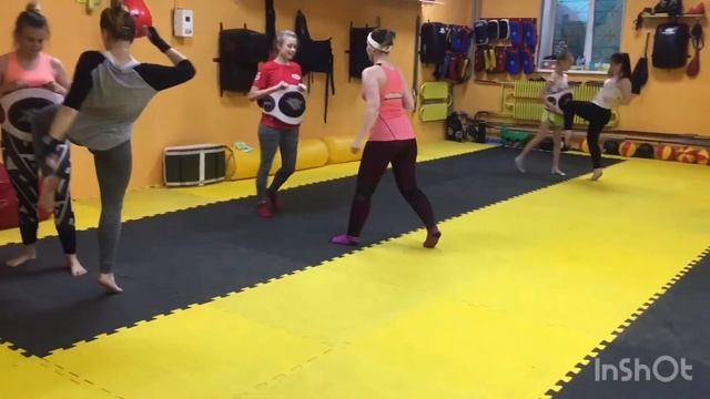 Женская группа по тайскому боксу смотреть онлайн