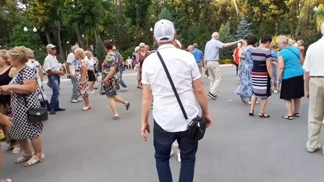 Я ОТПУСКАЮ ТЕБЯ!???/ТАНЦЫ В ПАРКЕ ГОРЬКОГО ХАРЬКОВ АВГУСТ 2021 смотреть онлайн