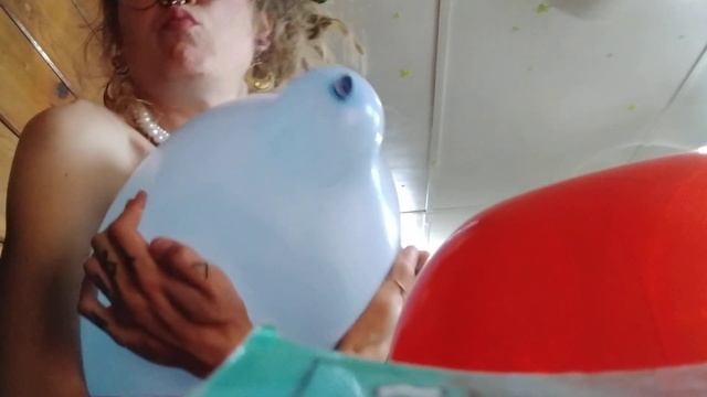 Fun Balloon Tricks And Indoor Quarantine Rainy Day Activities With Balloons смотреть онлайн