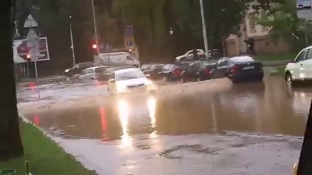 Потоп в Минске 17 07 2018 Таксист подводник смотреть онлайн