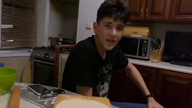 ПРИГОТОВИЛИ ПИЦЦУ ДОМА (мы не умеем готовить) смотреть онлайн