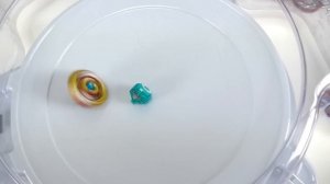 Beyblade Burst. Beyblade Burst Распаковка волчка Бейблэйд Берст Spriggan Requiem