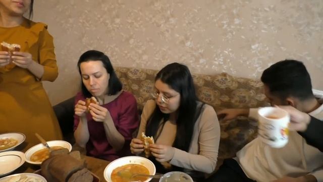 People from different countries try Russian food. #krasnoyarsk #russia #siberia #russian #food смотреть онлайн