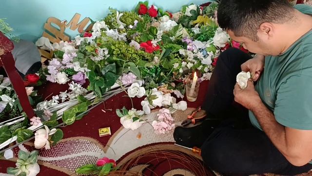 как сделать цветочную композицию из искусственных цветов #искусственныецветы #гүлдер #гүл смотреть онлайн