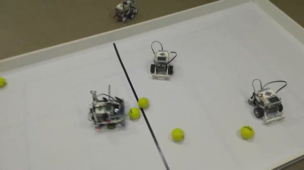 Управляемый теннис роботов