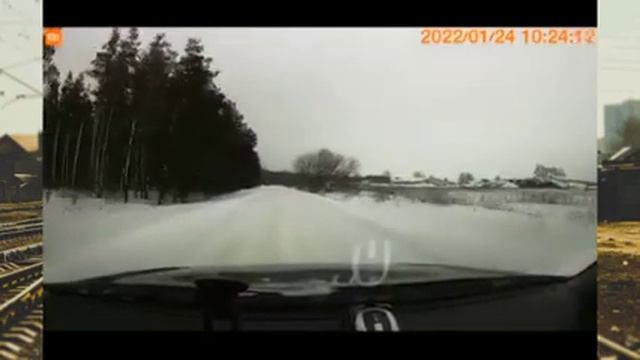 Воронеж: в микрорайоне Сомово охотники стали стрелять по зайцам на проезжей части! смотреть онлайн