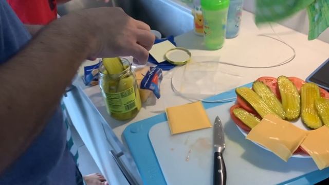 США ВЛОГ Не Можем Решить КУДА НАМ ПЕРЕЕХАТЬ / Вова ГОТОВИТ БУРГЕРЫ смотреть онлайн