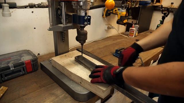 Cool idea! All you need is a metal corner and a gas damper! смотреть онлайн