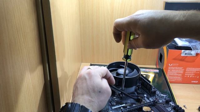 Cобрать компьютер на базе Amd Ryzen 3 2200g.