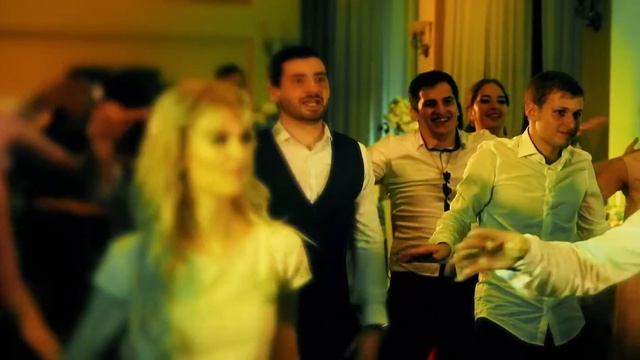 На свадьбе парень не понял что происходит. Скажите, как перестать ржать!?