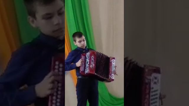 Смотрите как гармонист зажигает на сцене смотреть онлайн