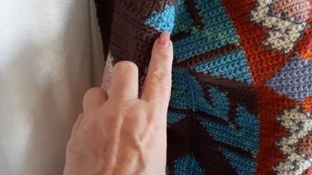 Вязание крючком. Техника интарсия. Свитерок в стиле бохо. смотреть онлайн