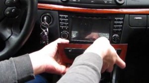 разборка передней консоли mercedes w211 для замены штатного головного устройства.
