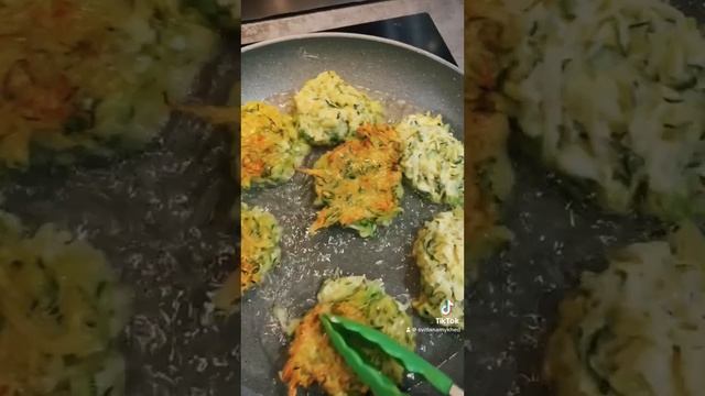15 минут / Быстро Вкусно / Оладушки из Кабачков (без Яиц) смотреть онлайн