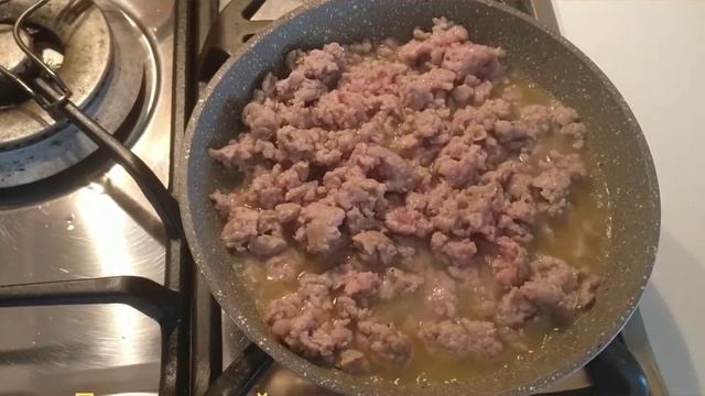 Кукурузная каша с фаршем из домашних колбасок и вялеными помидорами смотреть онлайн