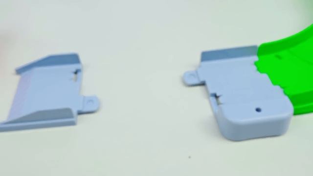 ГЕРОИ в МАСКАХ и ТРАССА для Кэтбоя. Даник играет с трассой Героев в Масках PJ Masks смотреть онлайн