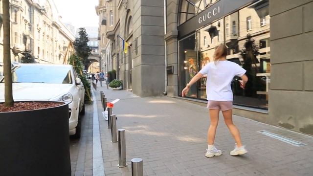 Как танцевать в клубе если не умеешь - ТРИ ШАГА И ТЫ УЖЕ ТАНЦУЕШЬ смотреть онлайн