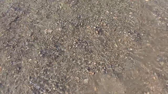 Мерцание воды на перекате . Река Ай . смотреть онлайн
