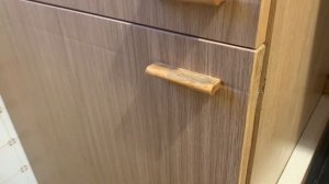 Звук открытия и закрытия старого скрипучего холодильника