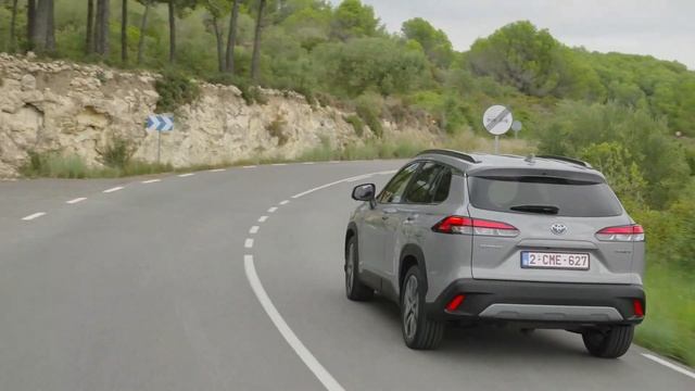 2022 Toyota Corolla Cross Hybrid in Cement grey Driving Video смотреть онлайн