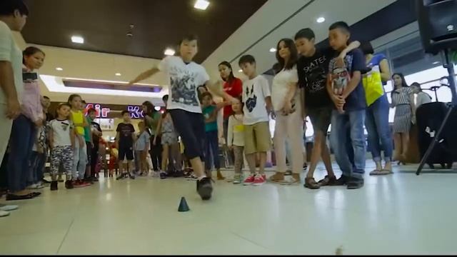 Пример катания на Heelys с конусами смотреть онлайн