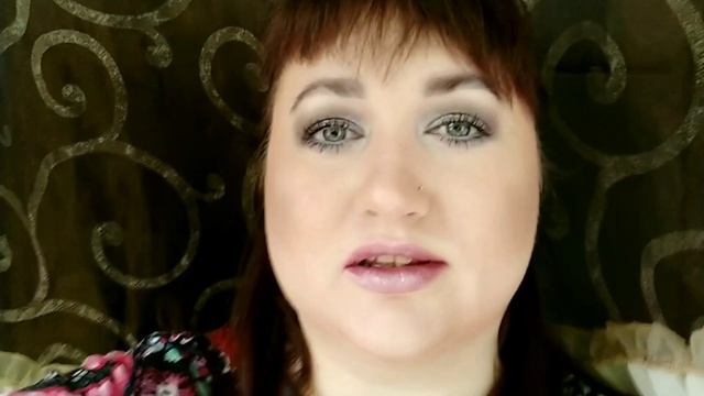 ?Как выглядят новые блески и помады от #avon при нанесении на губы #ukraine смотреть онлайн