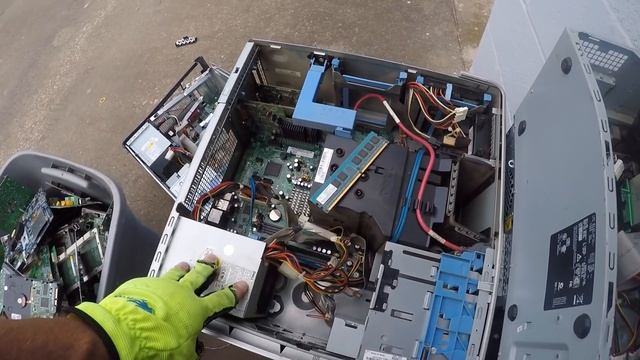 How To RECOVER GOLD from EWASTE for DUMMIES - Pile of Circuit Boards смотреть онлайн