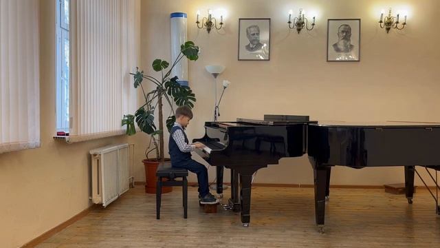 Юрченко Михаил, 7 лет, г.Апатиты. К.Лоншан-Друшкевичова «Полька», А.Филиппенко «Курочка» смотреть онлайн