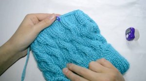 Как связать шапку спицами. Мастер класс. Шапка с косами и помпоном . Рынашко