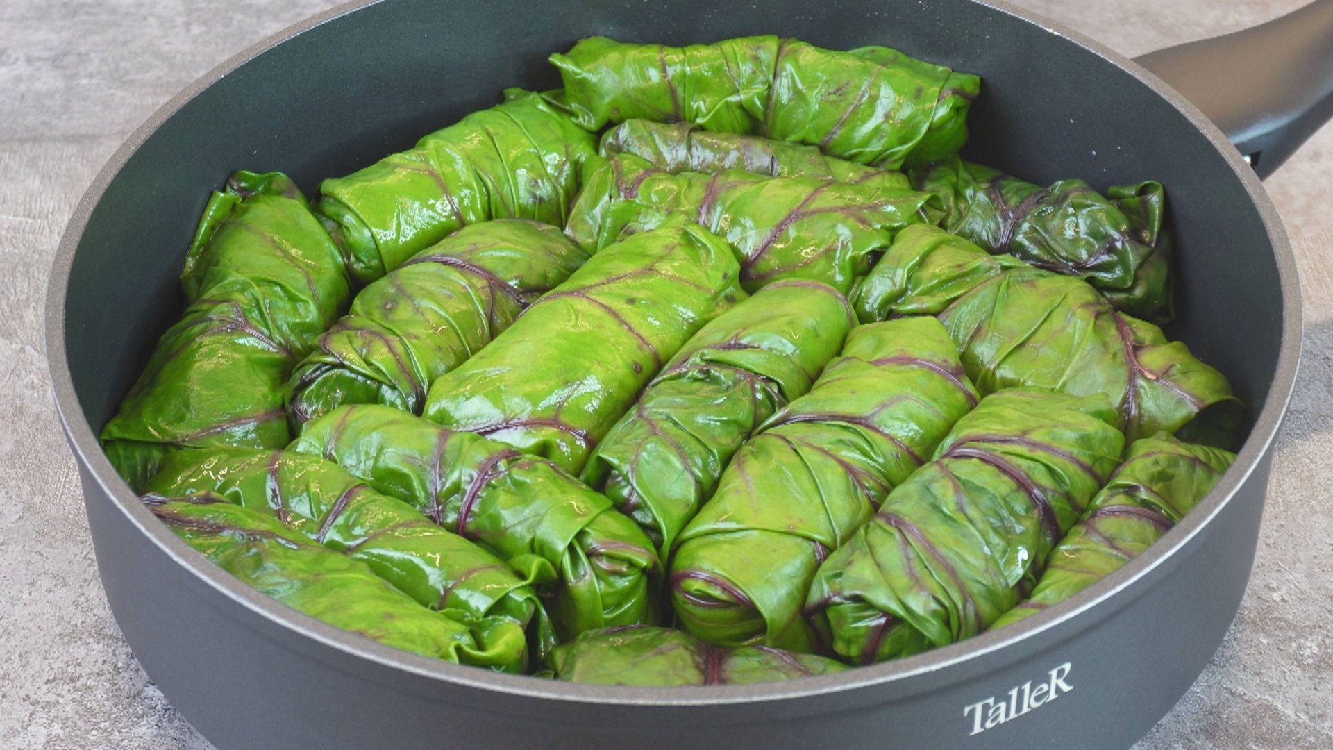 Как же это вкусно! Голубцы из свекольных листьев (или по другому русская долма) смотреть онлайн