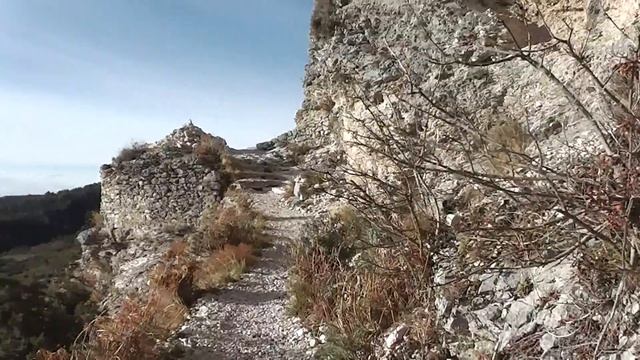 По дороге к гроту Мустье Сен Мари смотреть онлайн