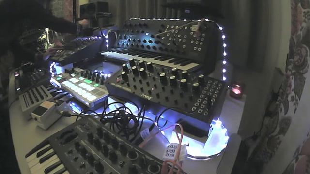 KLANGWAFFE - No 5 (live hardware/analog techno jam) смотреть онлайн