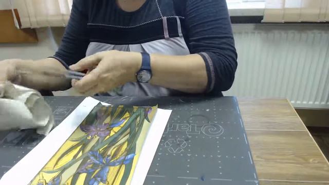 "Конфетница"- урок №2. Витражная роспись. Ведет Н.А. Малахова смотреть онлайн