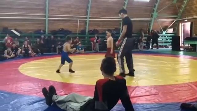 Маленькие Борцы:) Дети Смешно Борятся. Якутия Вольная Борьба смотреть онлайн