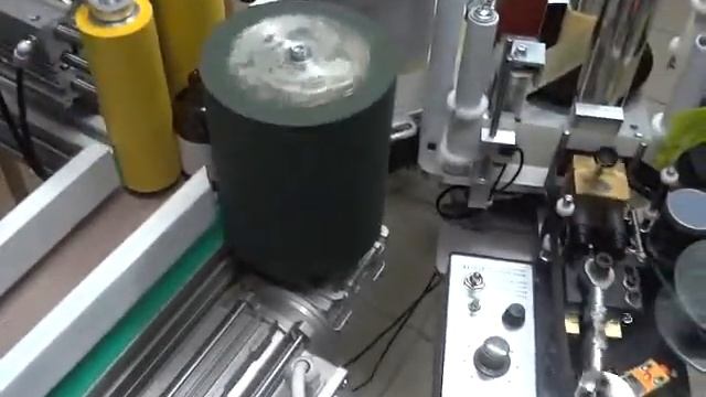 Этикетировщик РСМ-2000 Боковая одинарная наклейка круглая бутылка обкатка датер смотреть онлайн