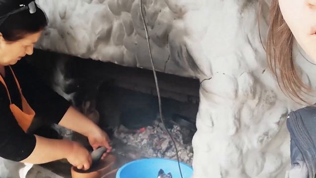 Форелевая ферма в Грузии. Рыба на кеци. смотреть онлайн