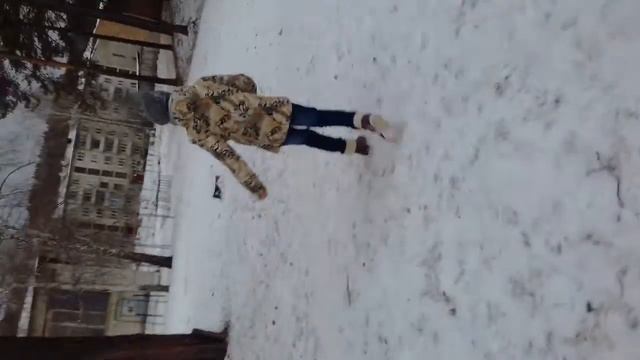 Пьяный мужик в мусорке! смотреть онлайн