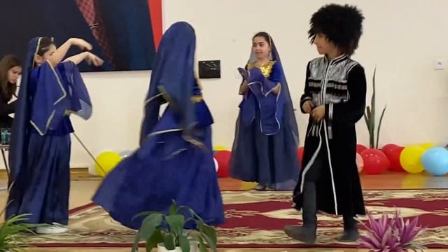 Дагестанский танец. 2 б "154 sayli orta mekteb" смотреть онлайн