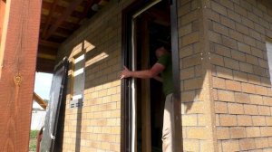 Входная дверь в каркасный дом. Установка двери своими руками.