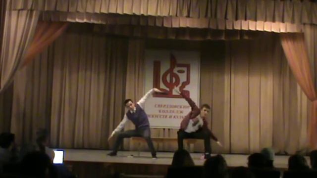 PATLAT/Случай в парке/HOP-HOP DANCE/BREAK DANCE/KING TUT/VIDEO SMILE/ смотреть онлайн