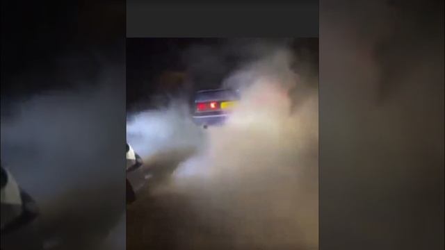 lovely 2.9 Sierra burning some rubber #modifiedcars #oldschoolcars #cars #ford #sierra #carmods смотреть онлайн